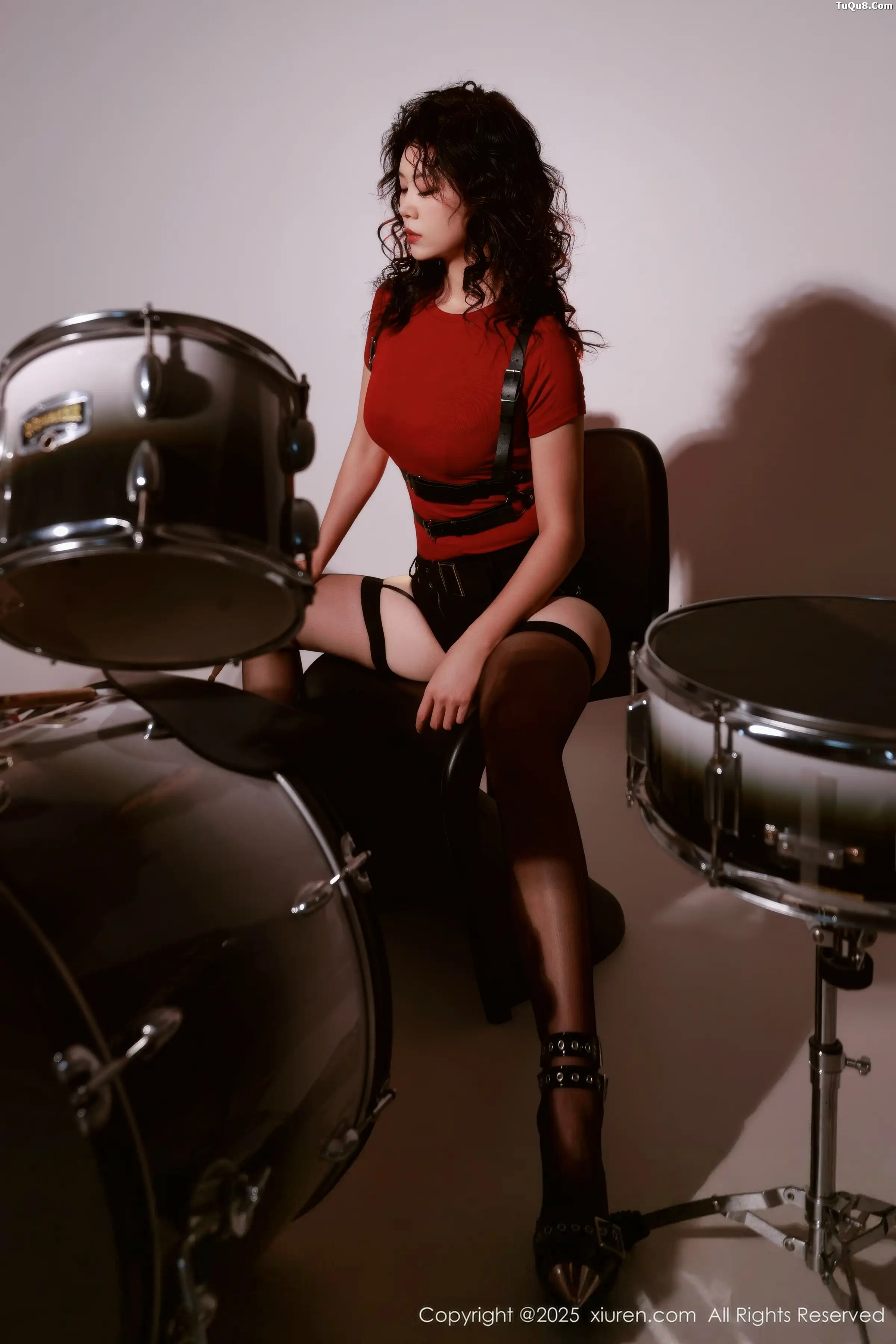 [XiuRen秀人网]第11066期玫瑰我爱你写真-秀人资源网